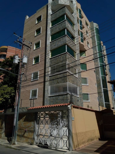 Rivero Bienes Raíces Vende Amplio Apartamento En Obra Gris En La Urb La Soledad  