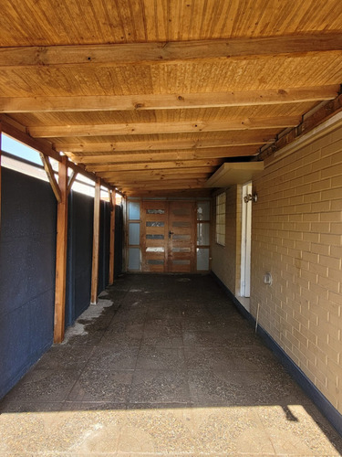 Casa De 3d 3b Mas Escritorio Y Quincho En Codominio Privado