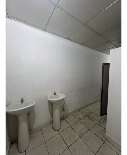 Se Vende Local Av. Bolivar Norte