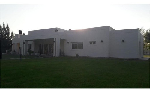 Imagen 2 de 22 de Casa Minimalista 5 Amb. Sobre 2800 M2 Fincas De San Vicente