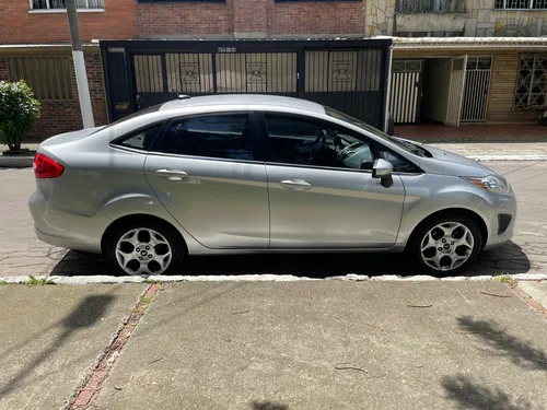 Ford Fiesta 1.6 Sportback Automática