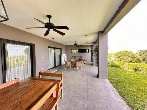 Casa Categoría Premium De 4 Dormitorios En Venta En Country La Arboleda