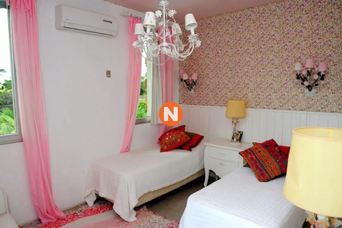 Exclusiva Casa En José Ignacio, Mansion Frente Al Mar En Venta , 6 Dormitorios.