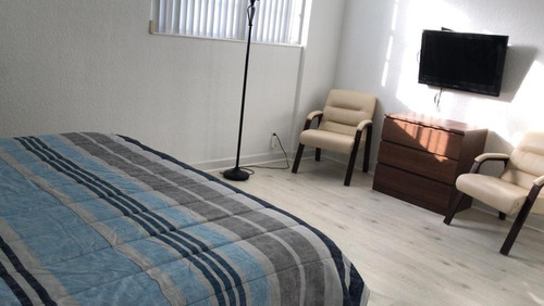 Departamento En Edificio Tides , Miami Beach , Florida