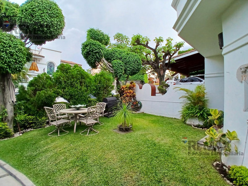 Venta De Casa En Condominio En Burgos, Temixco, Mor...clave 5704