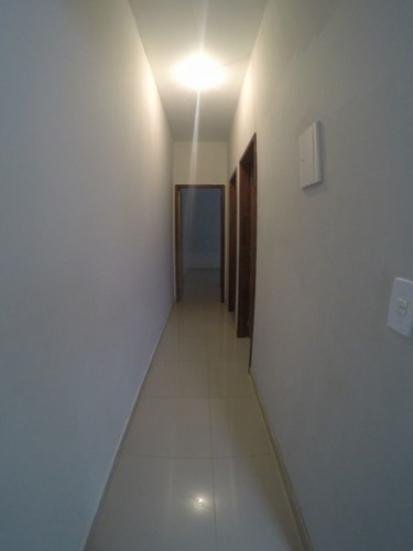 Excelente Casa Nova, Com 2 Dormitórios, Sendo Um Suíte, Sala E Cozinha Conjugada, Lavanderia, Garagem Para 1 Carro Com Área Construída De 53,00m². Valor De R$175.000,00 Escriturado.. Rua Calçada Em B