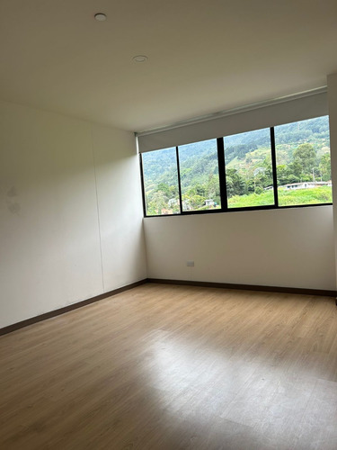 Epic - Apartamento En Venta En Loma Del Escobero, Envigado. A Pocos Metros Del Centro Comercial City Plaza