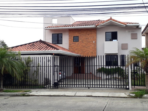 Venta De Casa De 3 Recamaras En Altos De Panamá 19-4831