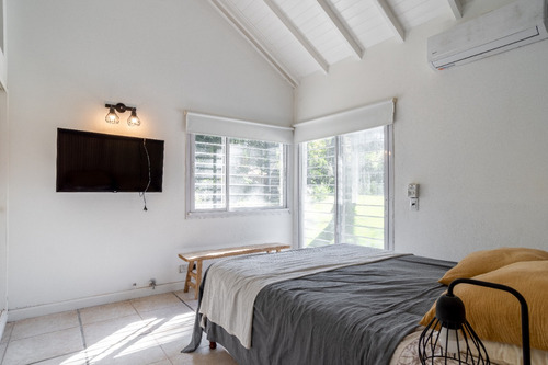 Alquilo Casa Pinamar Golf A 500mts Playa Ufo Beach. P/hasta 9 Pers. 4 Dorm + 4 Bños (c/depto Inden) 2 Garage Cerrados Pileta Climatiz 8mts+ C/ Quincho Disponible A Partir 04/03