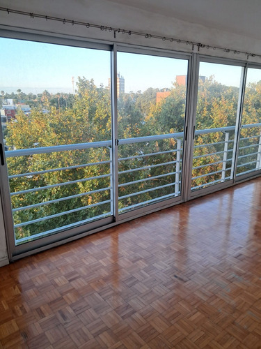 Oviedo Casi Av. Italia . Piso 13. Al Norte. 2 Dorm, 1 Baño. Cocina Integrada Con Terraza.2 Garajes Y Tasas Y Conexiones Incluidas Barbacoa Vig. 24hs. Vista Despejada Al Norte Soleado.