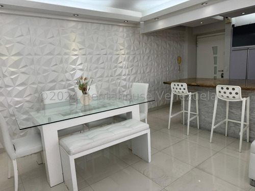 Bello, Remodelado, Amplio Y Listo Para Llegar. 24-24082