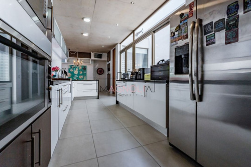 Casa En Venta De 7 Dorm. En Lo Barnechea