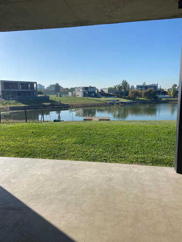 Casa En Venta - 3 Dormitorios 3 Baños - Cochera - San Sebastián, Pilar