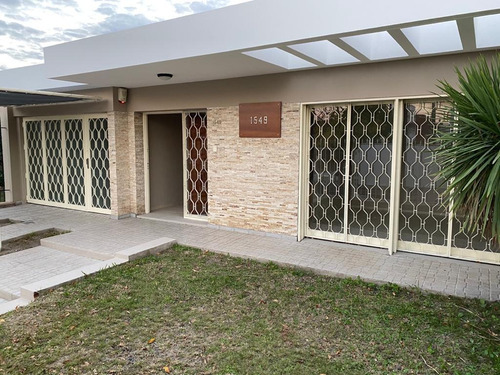 Casa + Dpto En El Cerro De Las Rosas (recién Pintada)