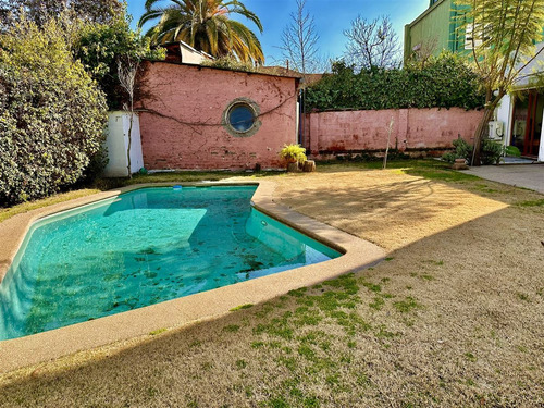 Casa En Venta De 4 Dorm. En Ñuñoa