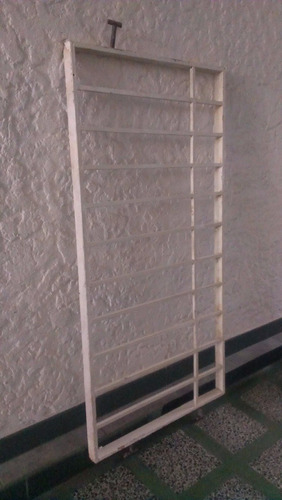 Reja Para Ventana O Cavidad - 1,18 X 0,68 (Usado)