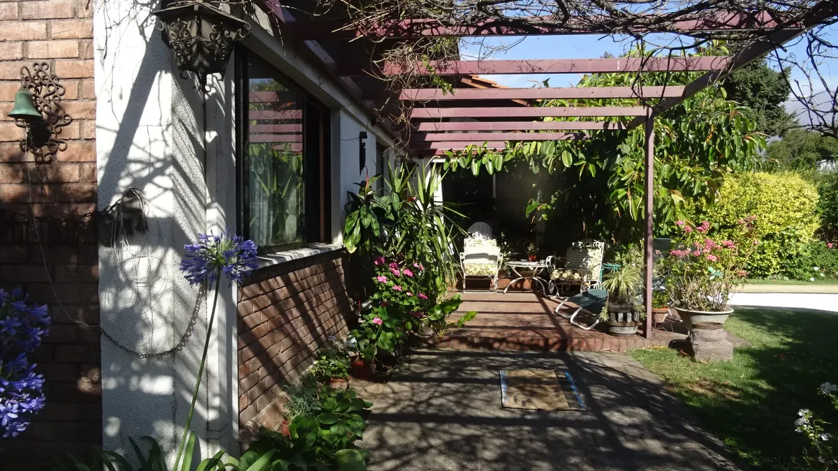 Imagen 2 de 9 de Casa Esquina Excelente Exposición Y Amplio Jardín