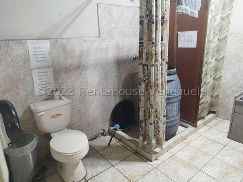 Y.t. Local Comercial En Alquiler, Catia Mls #24-1716