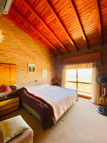 Imagen 17 de 29 de Casa Con Pileta Para 8/10 Personas, Excelente Ubicación Y Vista