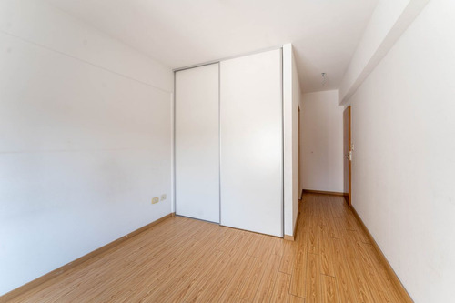 Venta 2 Ambientes Balcón Parrilla Baño Y Toilette