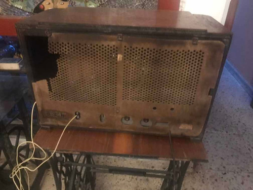 Radio Antiguo De Bulbos. Funcionando. (Usado)