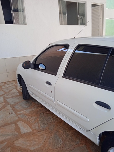 Imagem 5 de 11 de Renault Clio 2013 1.0 16v Expression Hi-power 5p
