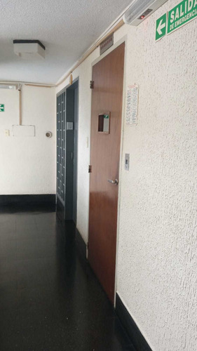 Imagen 3 de 11 de Oficina Con Balcon - En Peatonal Zona Bancos Esq Alvear!