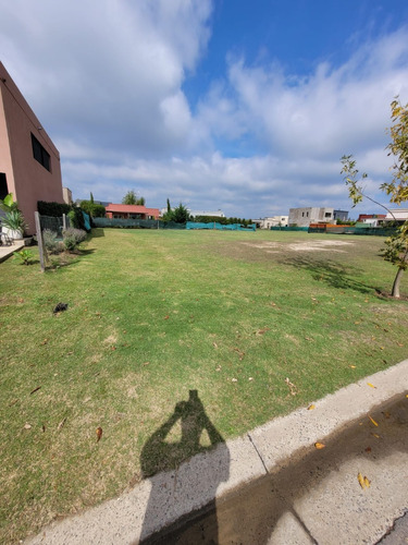 Lote En Vila Marina 1 En Venta Con Amarra Cerca Del Rio , Tomo Menor Valor