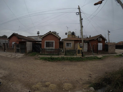 Imagen 2 de 16 de Venta Casa 3 Amb En Parque 132 Viviendas F. Varela