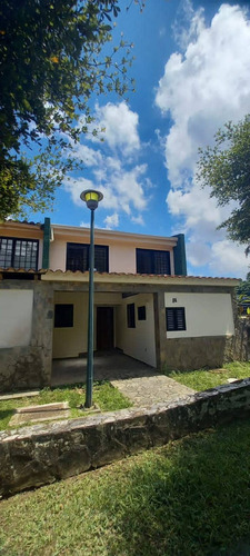 Se Vende Casa 185m2 4h/3b/2pe Hoyo De La Puerta