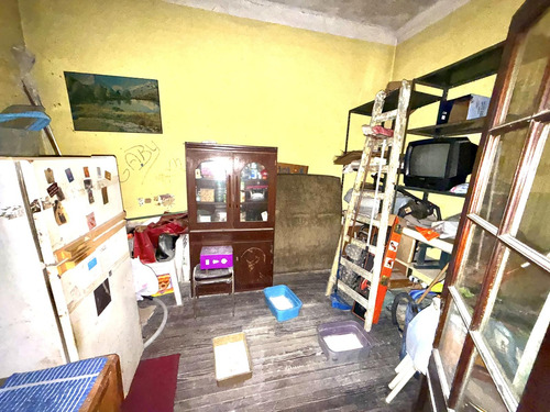 Casa En Venta De 4 Ambientes Con Jarín Y Cochera - Avellaneda