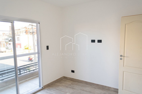 Imagen 12 de 19 de Departamento 2 Amb 1° Piso Frente - Con Balcon - Con Cochera- Ultimas Unidades