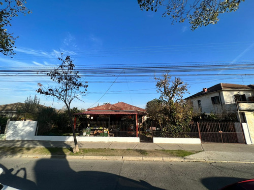 Gran Patio, Casa De Un Piso, Céntrica Y Excelente Ubicación