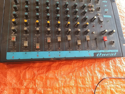 Mesa De Som Oneal Omx-8 / 8 Canais