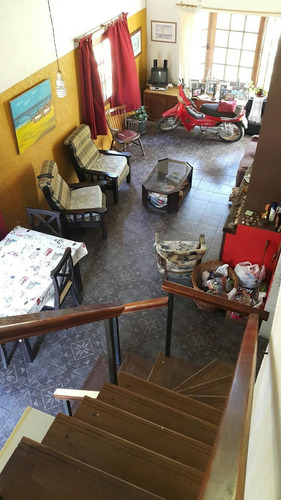 Casa De Dos Pisos En Las Toscas!