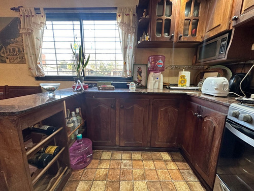 Chalet Con Piscina En Barrio De Vicenzo Grande