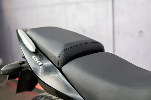 Bajaj Pulsar 180 Fi Neon 2020