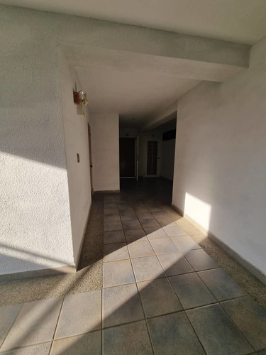 Imagen 9 de 14 de Se Vende Apartamento En Res Papiros Mañongo Foa-2007 Jean
