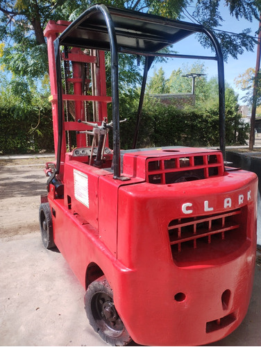 Autoelevador Clark 