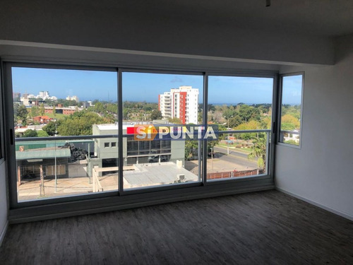 Imagen 1 de 16 de Apartamento En Venta - Centro De Maldonado