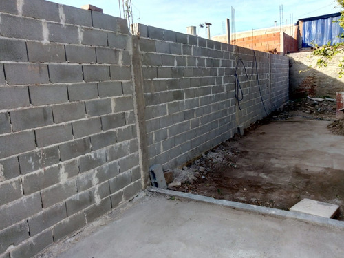Imagen 4 de 14 de Terreno En Barrio Las Flores Con Mejoras