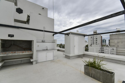 ¡apartamento Monoambiente En Venta En Buceo Con Patio Y Parrillero!
