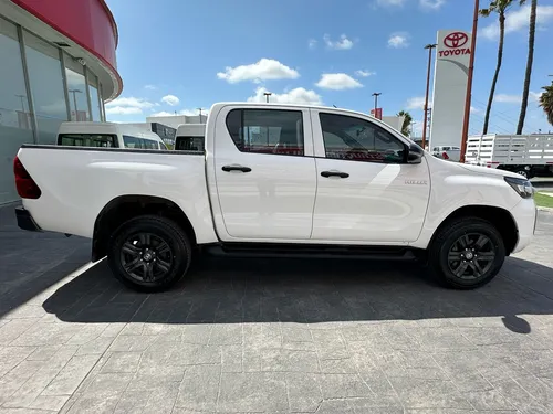 Toyota Hilux 2.7 Cabina Doble Sr Mt