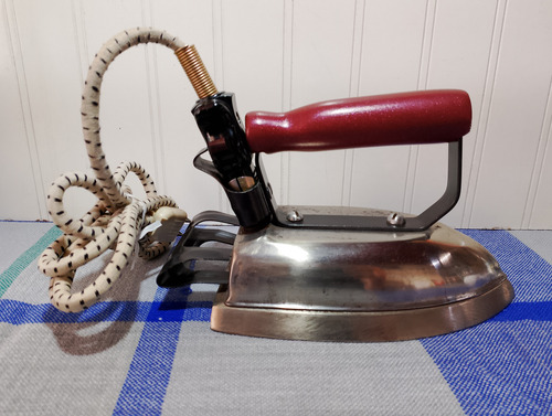 Plancha Eléctrica Gesa / De 1948. (Usado)