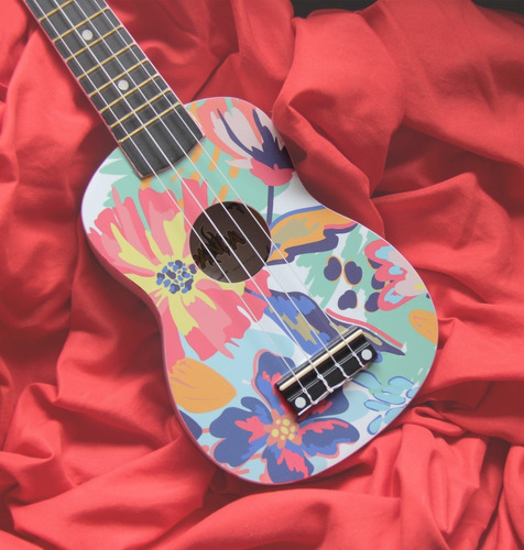 Ukelele Soprano Jake Diseño Trazos P + Funda + Púa