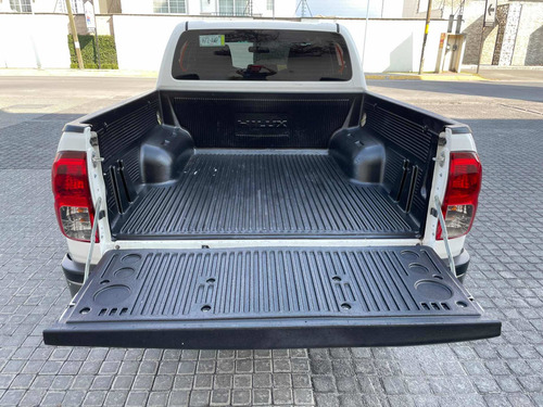 Imagen 8 de 15 de Toyota Hilux 2018 2.7 Cabina Doble Mt