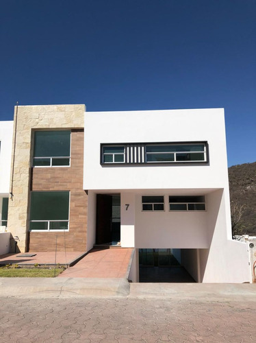 Hermosa Residencia En Cumbres Del Cimatario, Roof Garden, Co