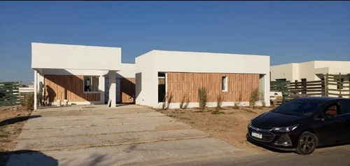 Imagen 4 de 17 de Venta De Casa San Sebastián Área 5