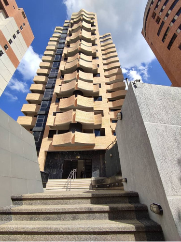 María José Castro Vende Apartamento Penthouse En Urbanización La Trigaleña Valencia