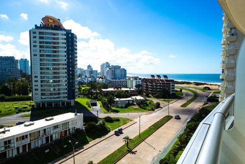 Venta De Apartamento 3 Dormitorios En Playa Brava/chiverta